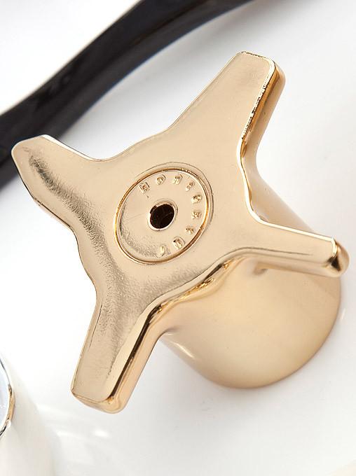 Gold star-shaped knob with a polished finish, featuring a central hole for easy grip and a sleek design.